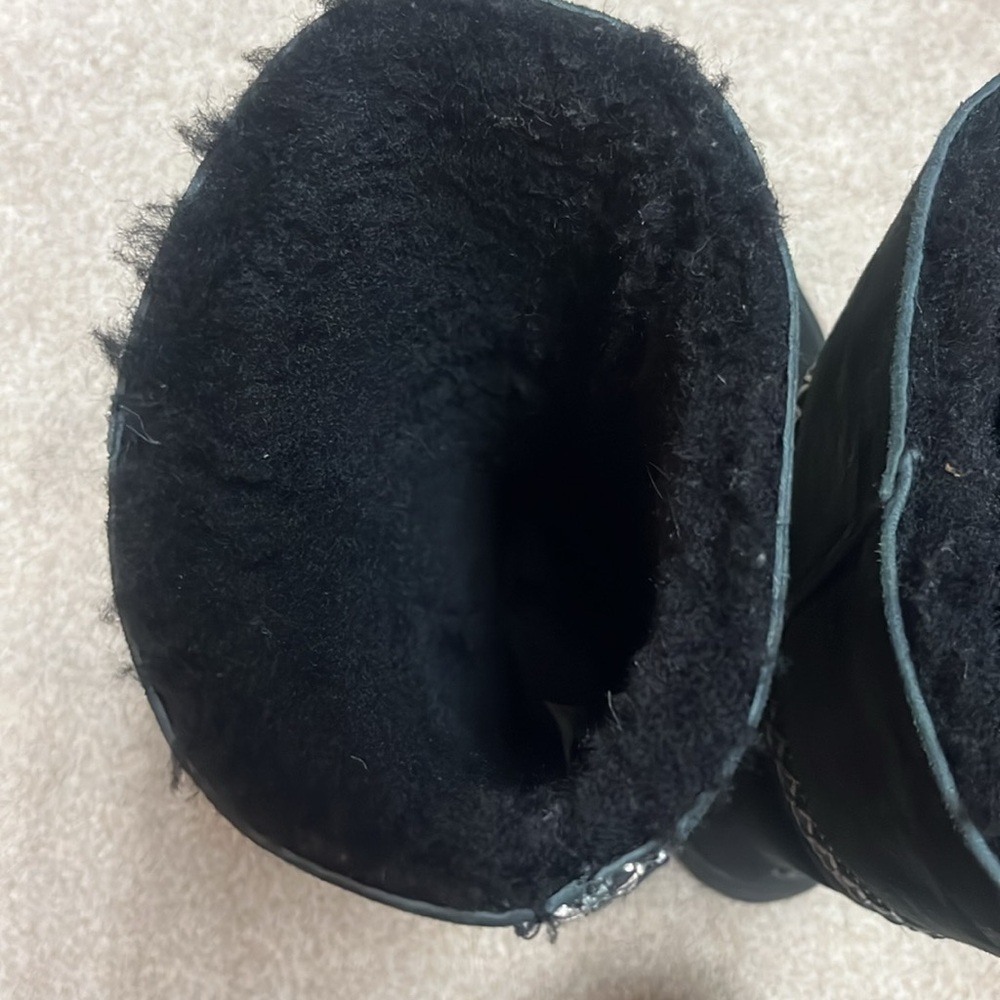UGG Winter Boots - Picture 7 of 8